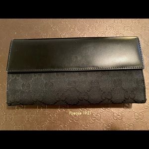 Authentic Vintage Logo Jackie O Leather Wallet.